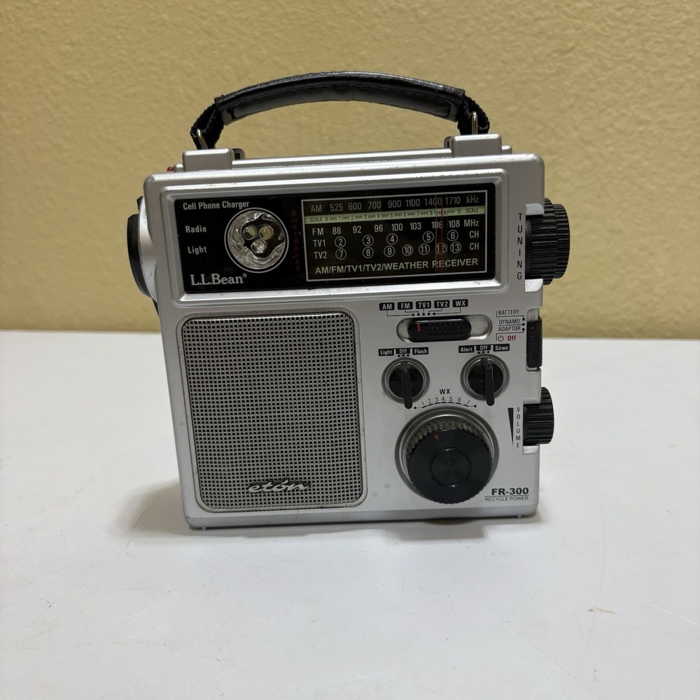 L.L.Bean Eton FR-300 Emergency Weather Radio Hand Crank AM FM NOAA Flashlight